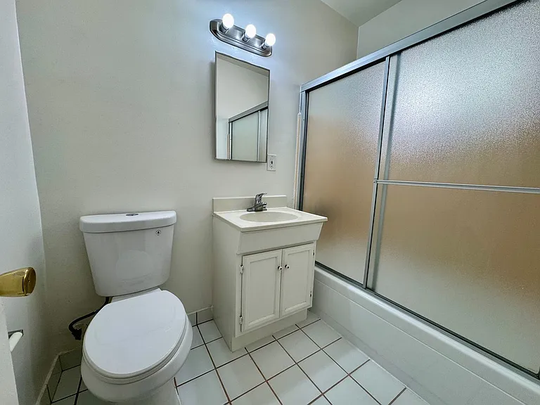 1724 Colby Ave #9 — Photo 4