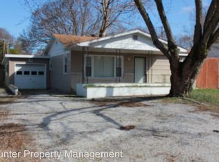 1471 E Whiteside St, Springfield, MO 65804