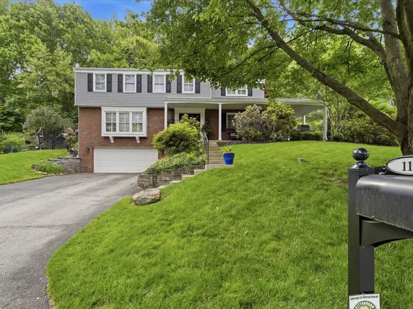 118 Crofton Dr, Pittsburgh, PA 15238