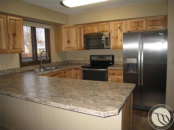 3rd image of 2031-2033 Meadowood St