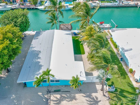 471 9th St, Key Colony Beach, FL 33051
