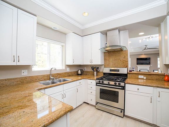 5th image of 1861 Veteran Ave APT 203