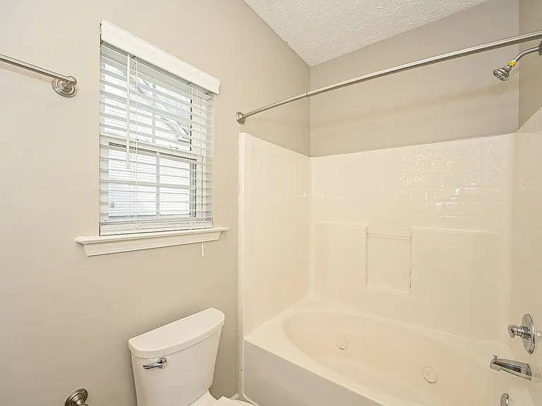 1903 Champlain Dr — Photo 14
