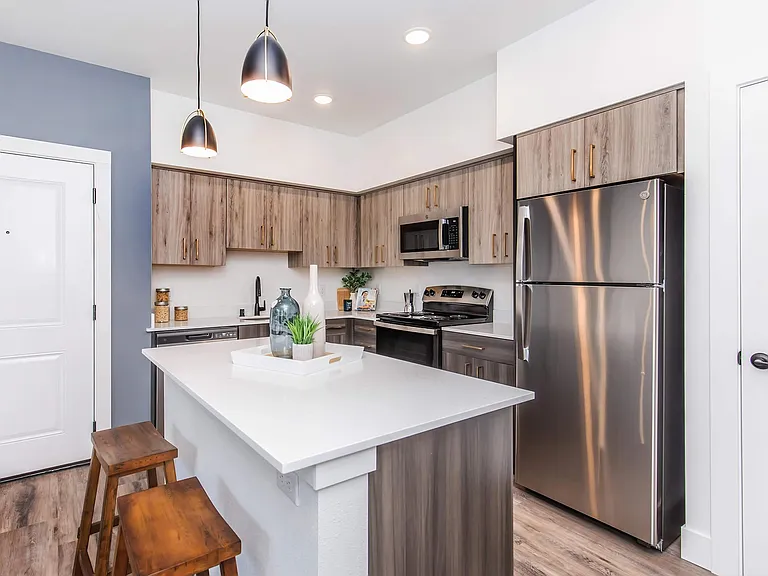 Lakeview Apartments — Photo 6