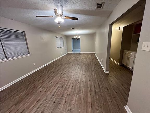 3rd image of 4853 Metropolitan Dr