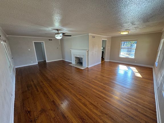 4th image of 8603 Vinewood Dr