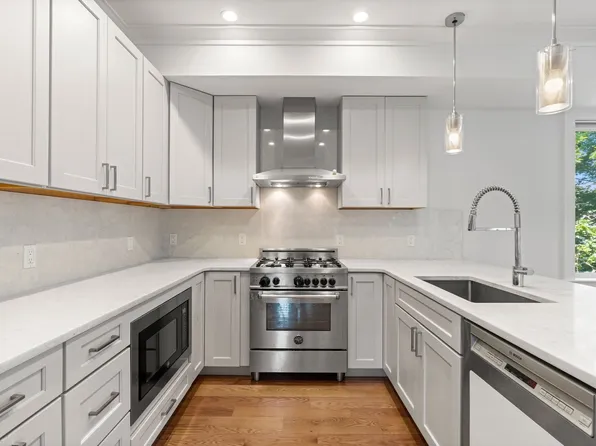 17 Vinton St #Penthouse 5, Boston, MA 02127