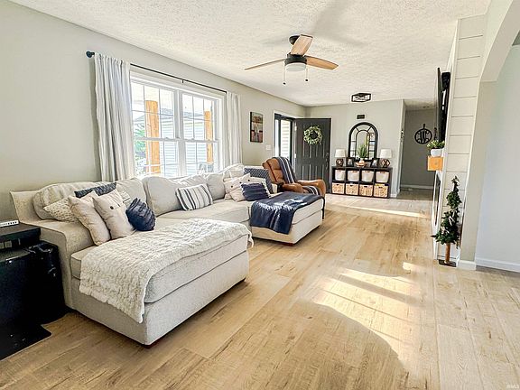4th image of 192 Maple Run Estates Dr