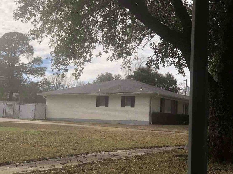 2nd image of 110 Holcomb Dr