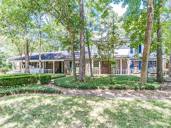 What a beautiful setting for this lovely 5 bedroom home in sought after Grogan's Mill.