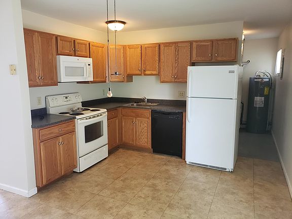 4th image of 2402 Saint Andrews Dr