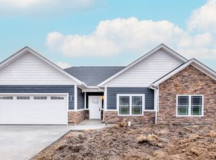 1946 Austin James Ln, Seymour, IN 47274