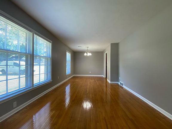 4th image of 2057 Saint James Dr
