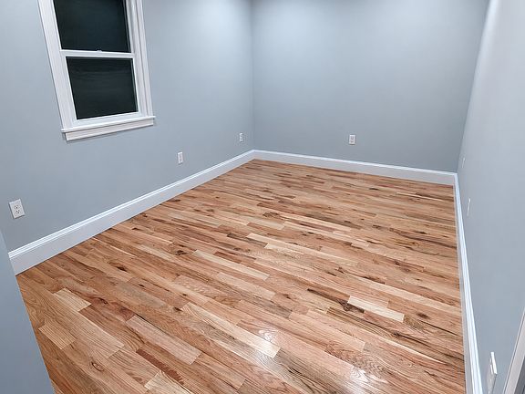 Middle bedroom