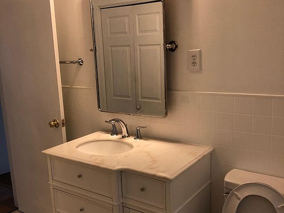 Bathroom with tub shower