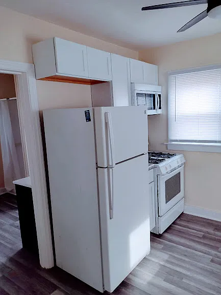143 S Hallett Ave — Photo 2