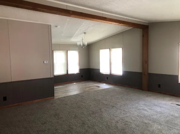 608 Holly Ct, Jonesville, MI 49250