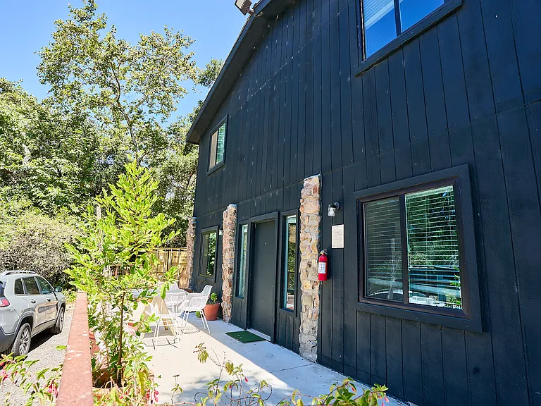 380 Loftyhill Dr #1 — Photo 1