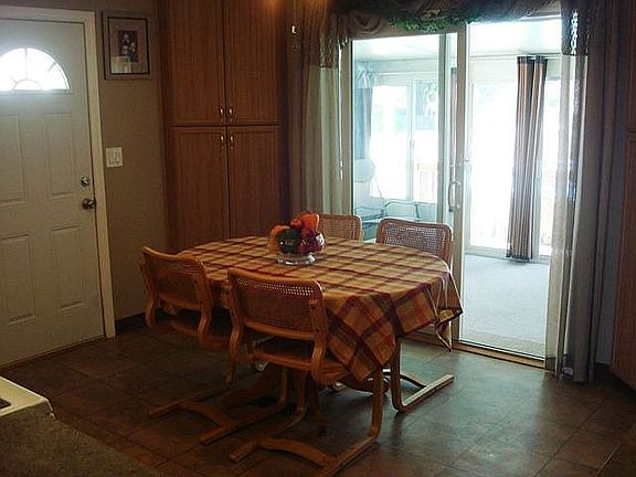 Eat-In Area of Kitchen