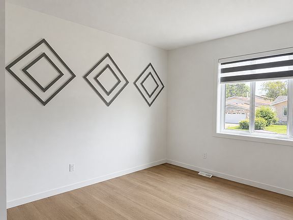 3rd image of 10736 155th St NW