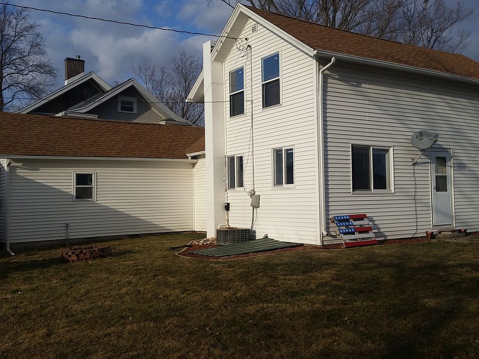 1st image of 1115 1st Ave