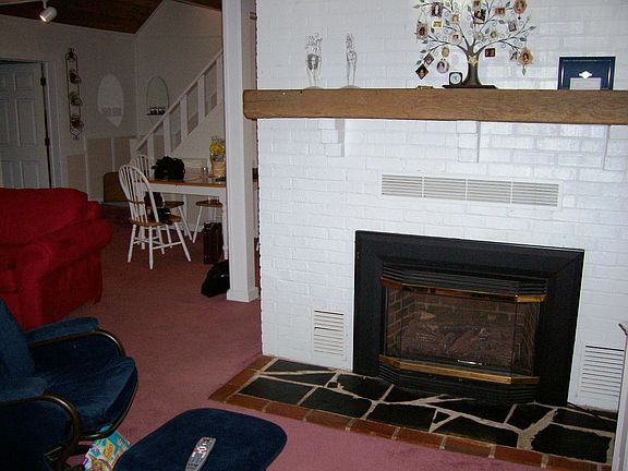 Gas fireplace