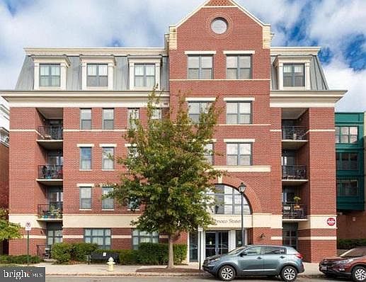 2nd image of 1111 Oronoco St Unit 339