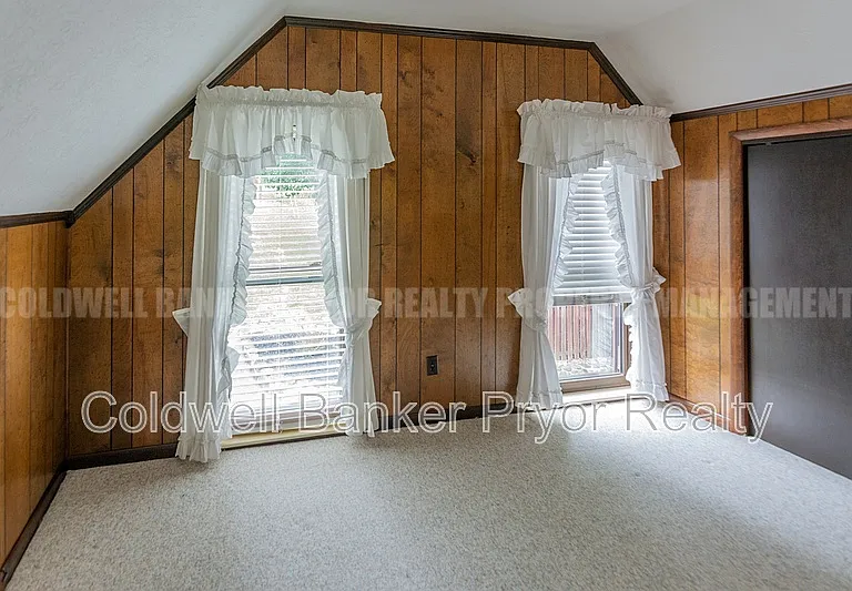 165 Lakeshore Ct — Photo 39