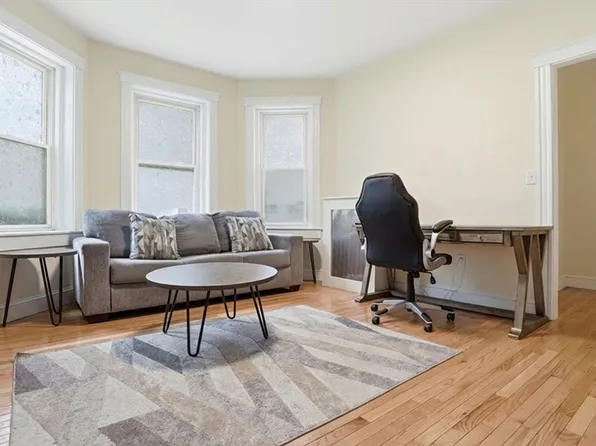 131 Park Dr APT 2, Boston, MA 02215