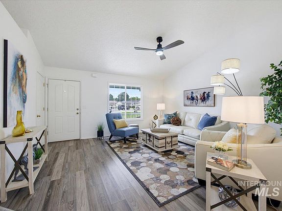 2nd image of 2063 N Reba Ave