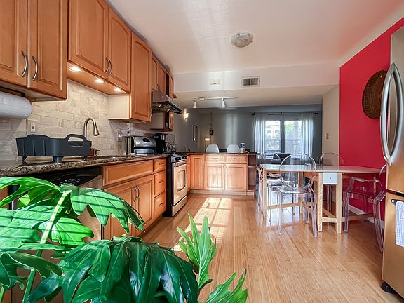 5th image of 302 Newton Ave #302