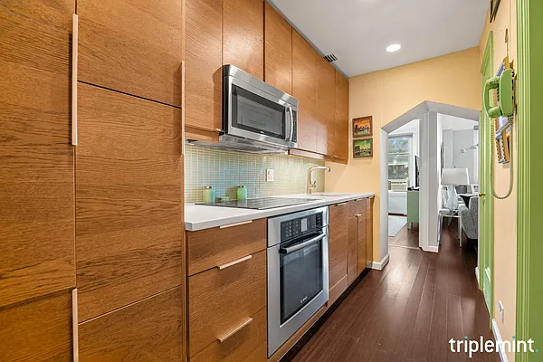 Sold by Triplemint | media 2
