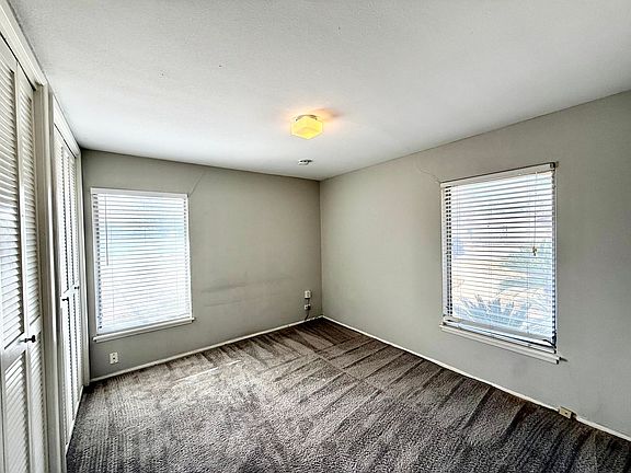 3rd image of 303 Rilla Vista Dr