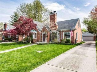 1535 N Renaud Rd, Grosse Pointe Woods, MI 48236
