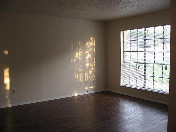 4th image of 301 Craddock Ave APT D