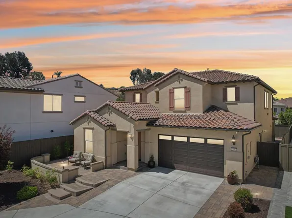 106 Flores Ln, Vista, CA 92083