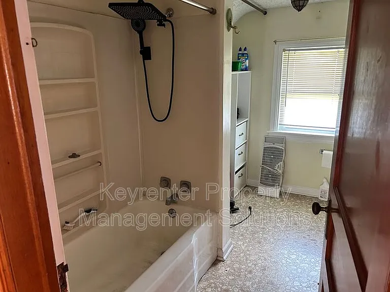 3922 Churchville Ave — Photo 32