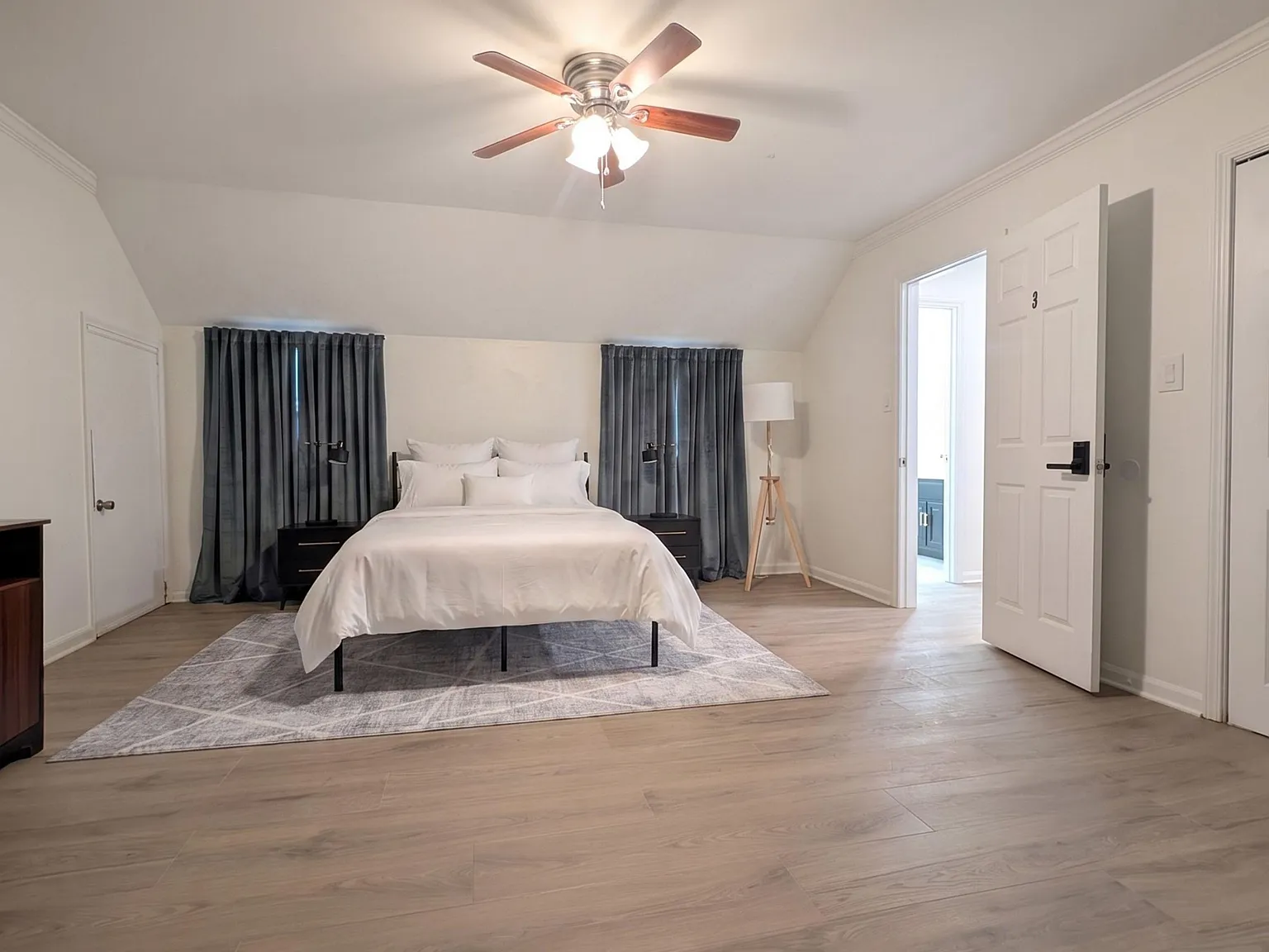 3 bed, 2.0 bath, 1800 sqft, $1,637 — Photo 2