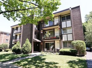 27 S Waiola Ave APT 101, La Grange, IL 60525