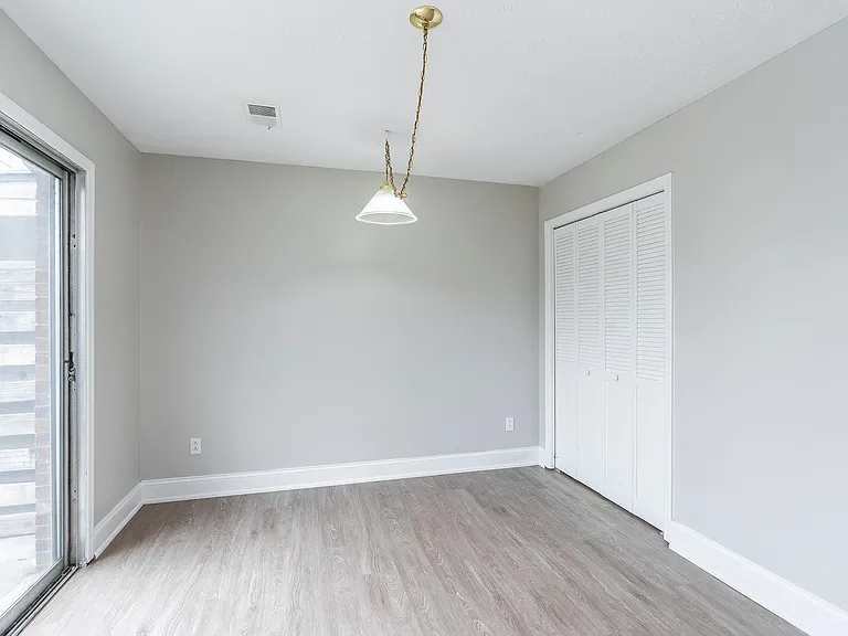 3498 Sutherland Dr — Photo 10