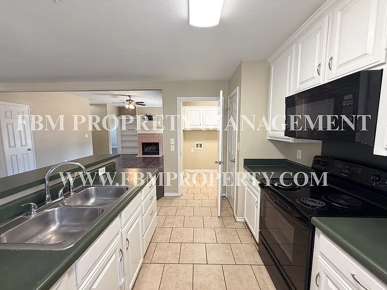 2702 Boyd St — Photo 8