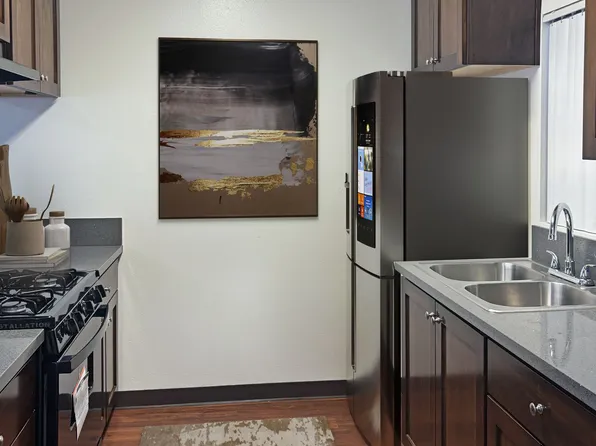 Bella Vista Apartments