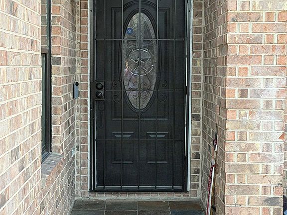 2nd image of 1005 9th St