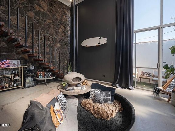 2nd image of 1123 E MARYLAND Avenue #5
