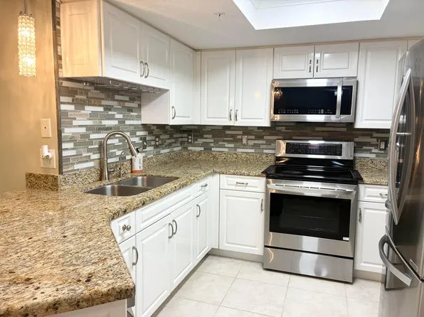 1000 CRESTWOOD Court S #1005, Royal Palm Beach, FL 33411