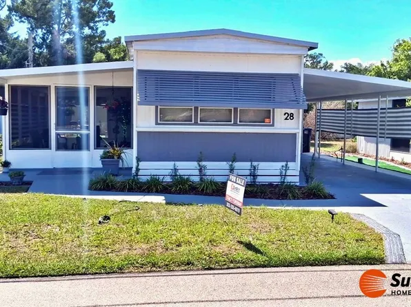 28 Holly Dr, Tavares, FL 32778