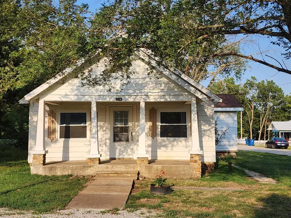 1432 Sophia St., Carthage, MO 64836