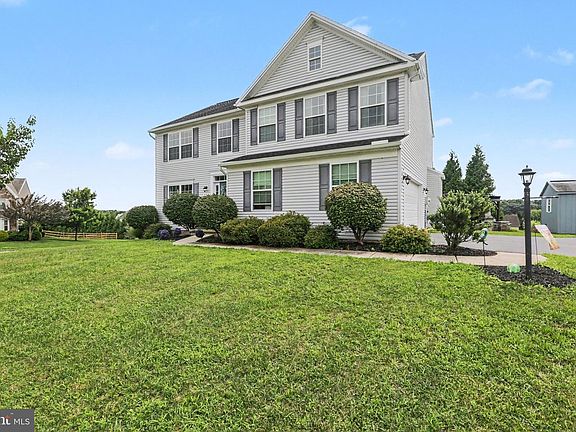 2nd image of 320 Woodbridge Dr