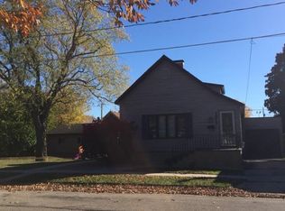 1917 Thomas St, Marinette, WI 54143
