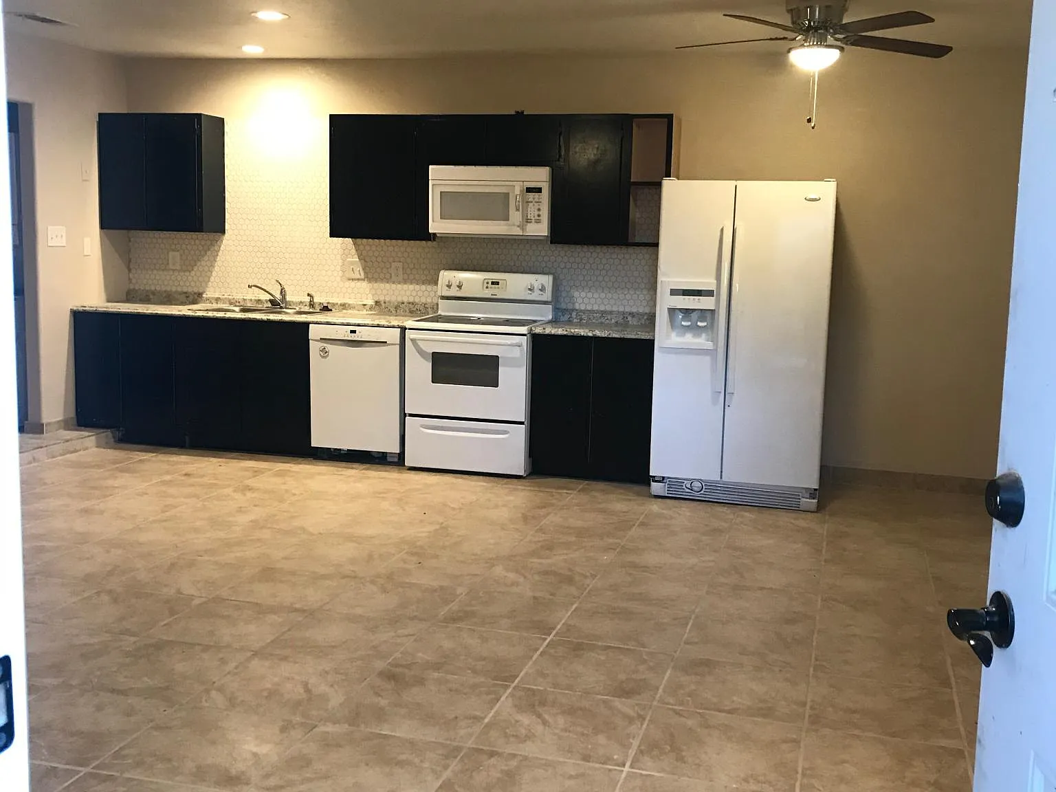 3 bed, 1250 sqft, $1,995 — Photo 3